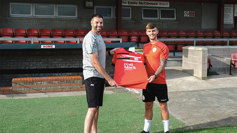 Liam McKenna signs for the Comrades!